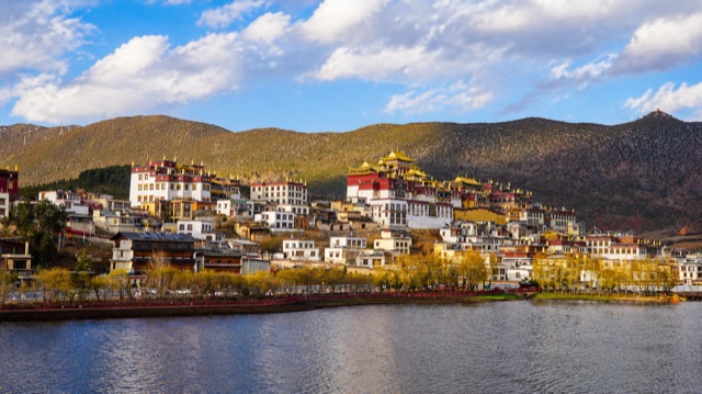 Between Valleys of Living Cultures